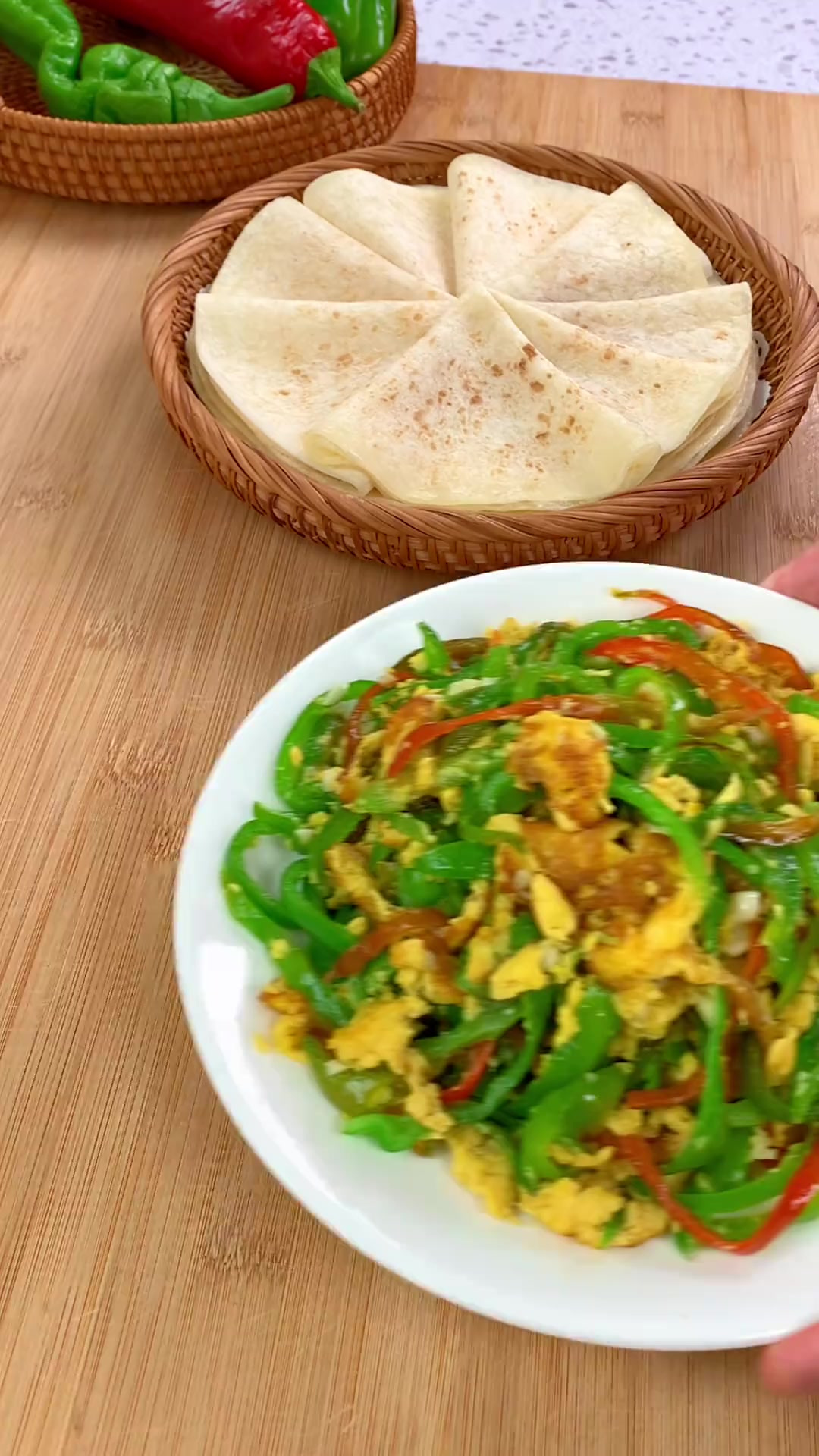 青椒炒鸡蛋卷烙馍，简简单单家的味道