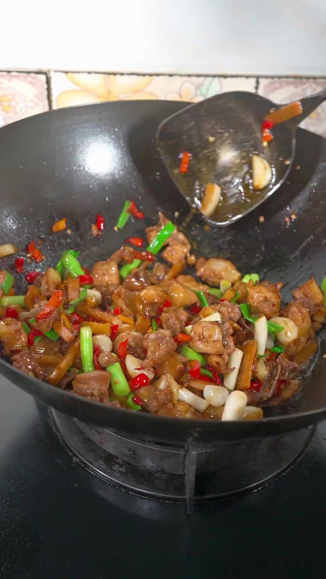 今天买半只鸡 做一道我们湖南人爱吃的老长沙口味鸡 配料都好吃