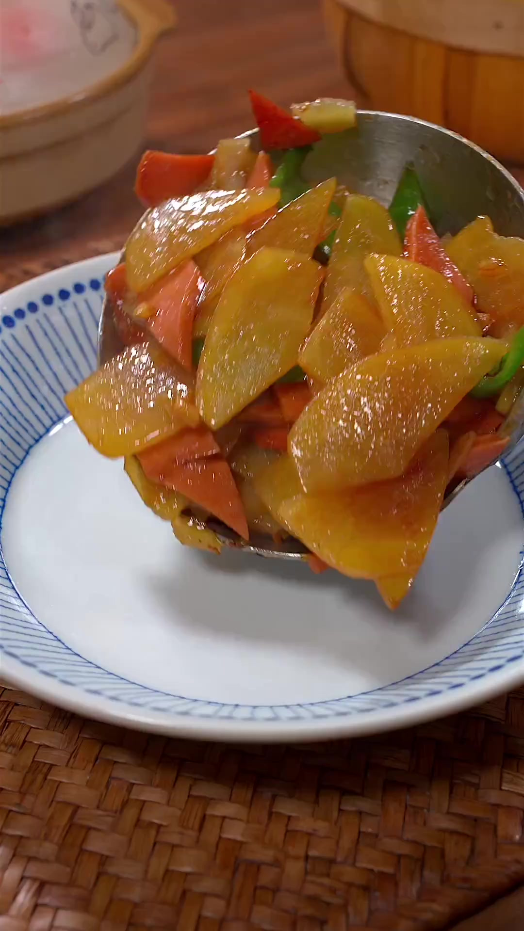 好吃不过家常菜，就这个青椒炒土豆片，又能吃上三碗大米饭