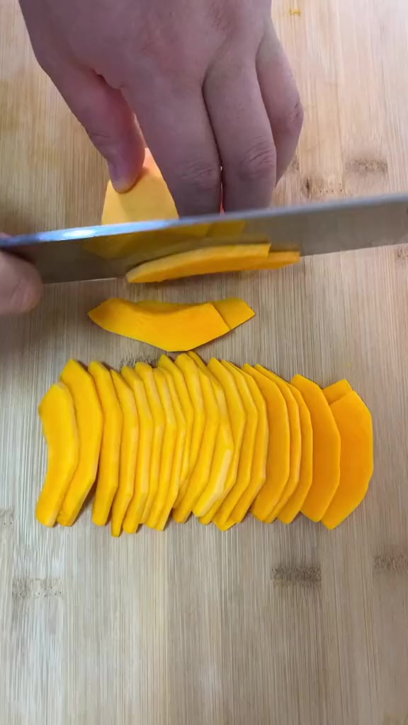 这样做的南瓜糯米饼，香甜软糯一家人都说好吃