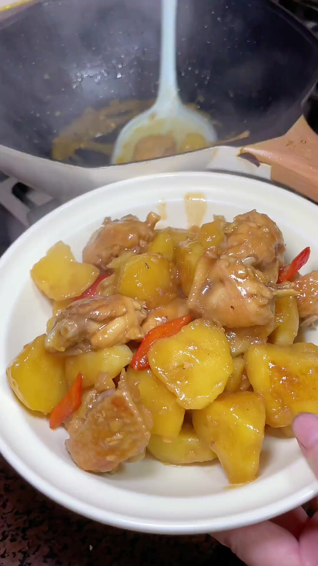 婆婆做的土豆焖鸡翅｜真的巨巨巨下饭！