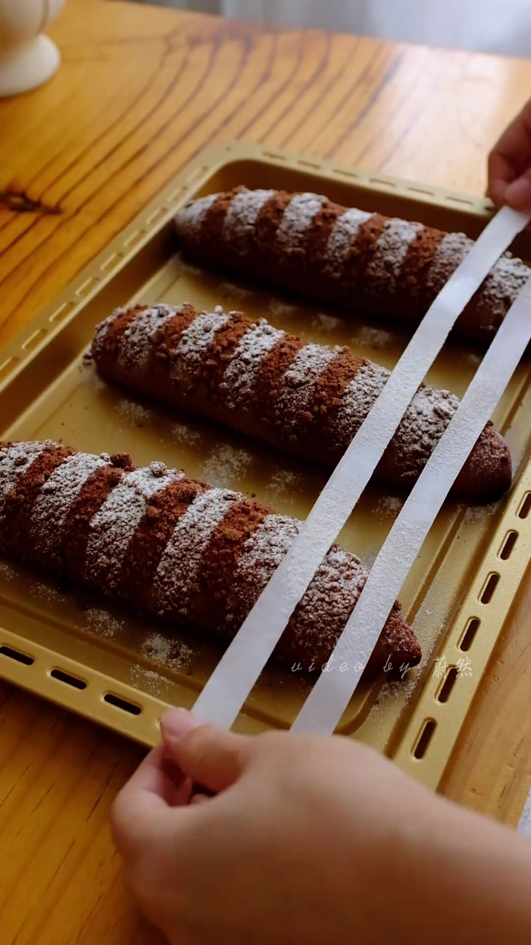 今天分享摩卡软欧，巧克力、咖啡与坚果，最适合冬日的温暖搭配