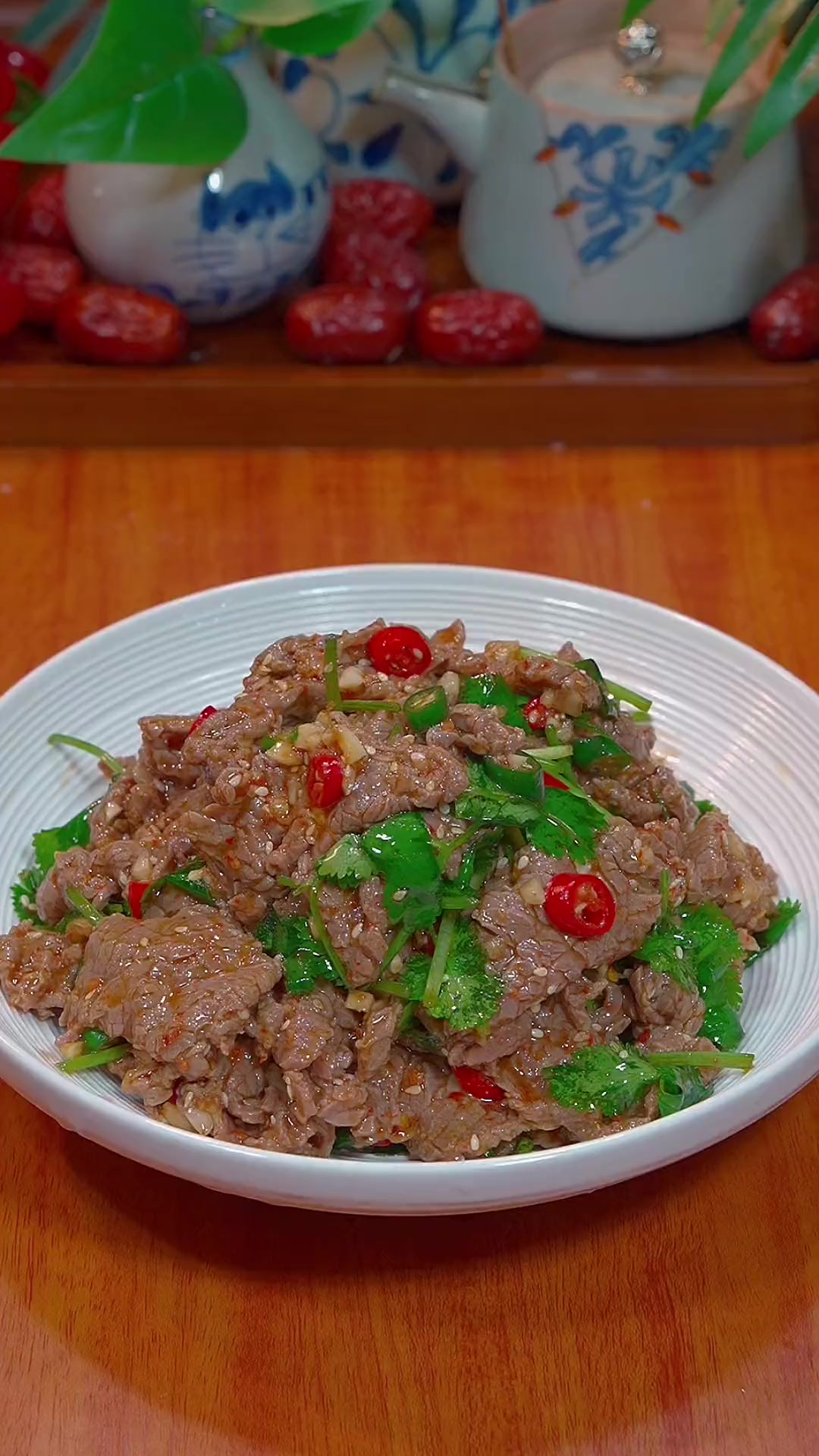 年夜饭第二十二道菜《香菜牛肉》香辣滑嫩，真的是太好吃了