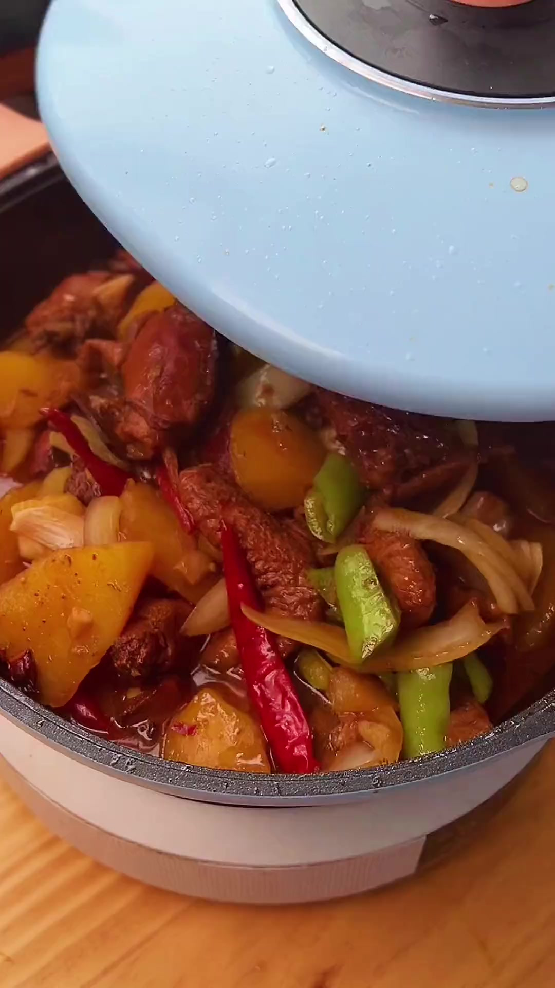 家庭版新疆大盘鸡做法，记住炒炖炒三步，比饭店的还好吃