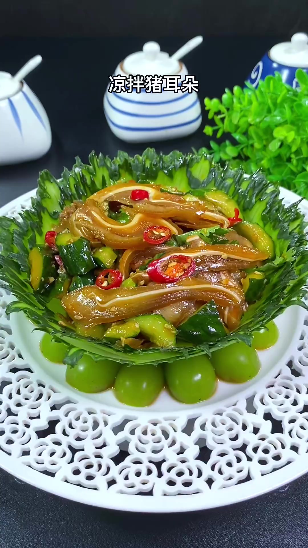 一到夏天,好多人都会做凉拌菜凉拌猪耳,酸爽开胃,绝绝子