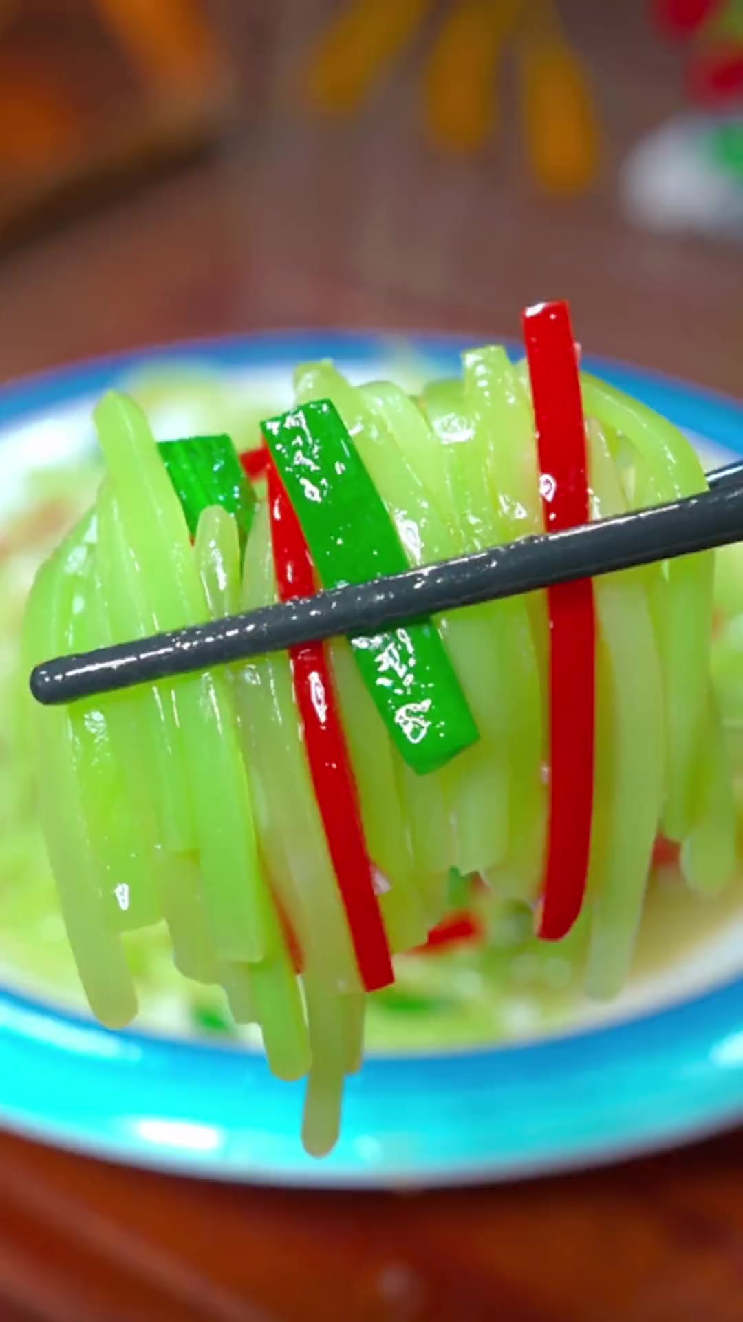 大鱼大肉吃多了，就试试这道素炒莴笋丝，清爽解腻