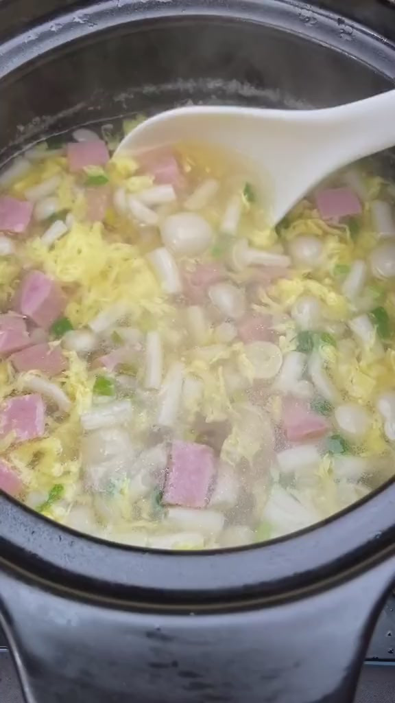 热乎乎香喷喷的海鲜菇汤,太好吃啦