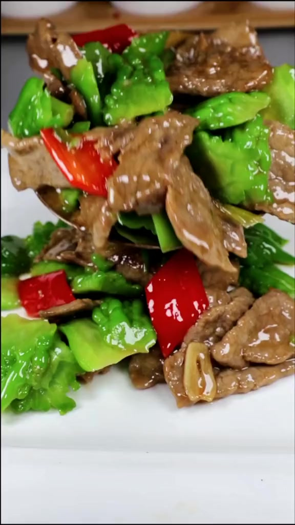 苦瓜牛肉这样做，好吃清凉又降