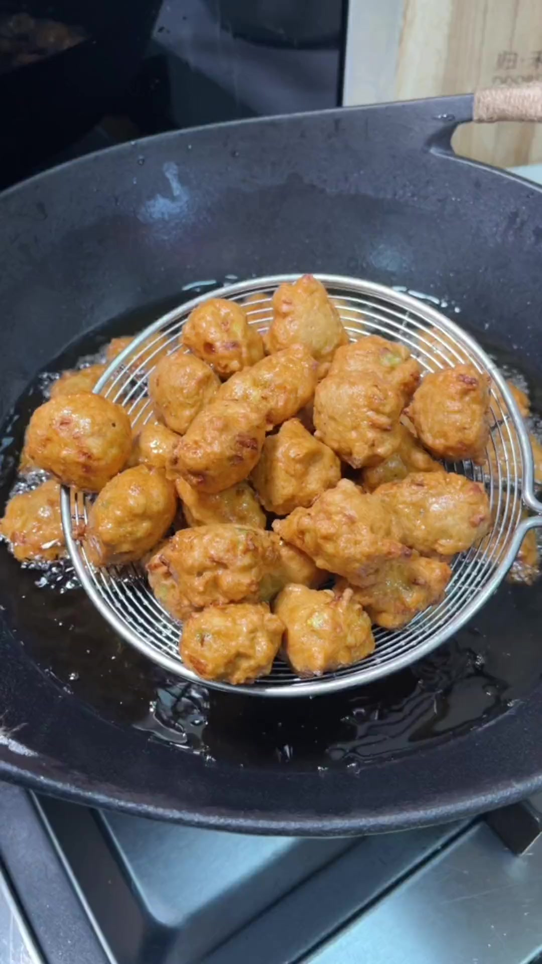 萝卜绿豆面丸子,焦香酥脆,一口一个太好香了,你也试试吧