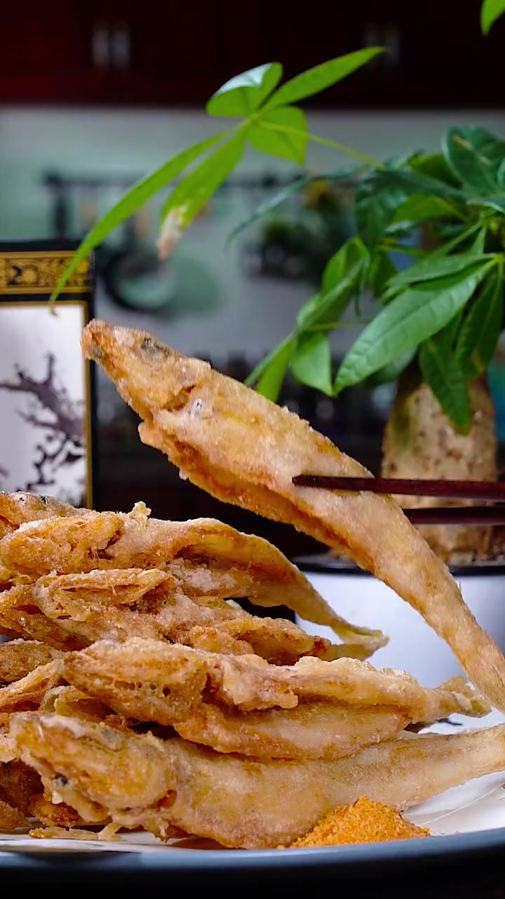 外酥里嫩的炸沙丁鱼原来是这么做出来的！