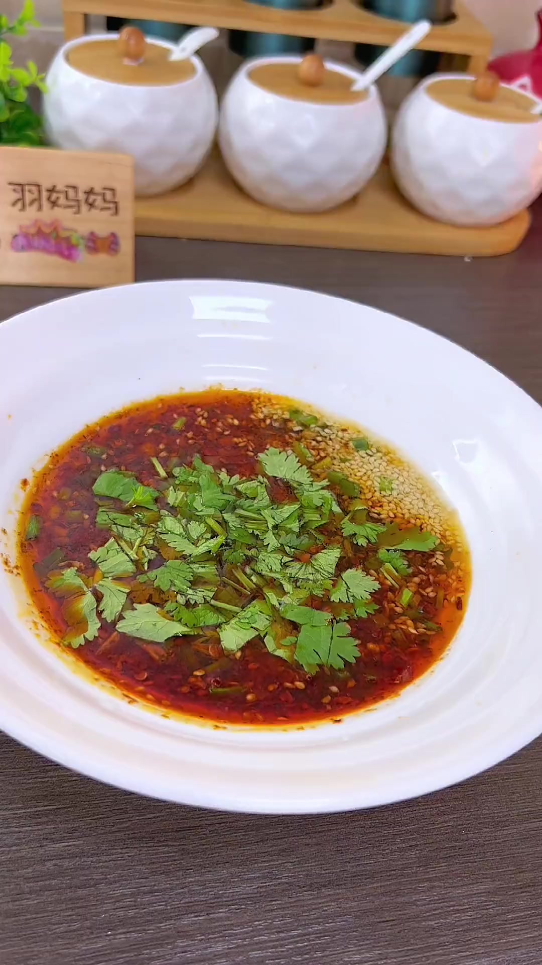 天冷的时候,来一碗酸汤水饺,热乎乎的,一碗下肚,一下就暖和了