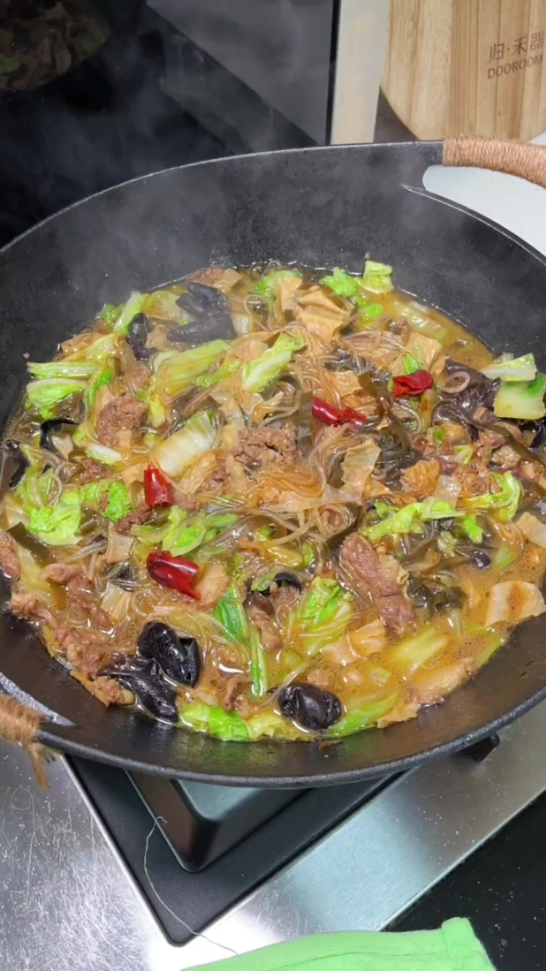天冷了,给家人做粉条炖菜吧,怎么吃都吃不够!