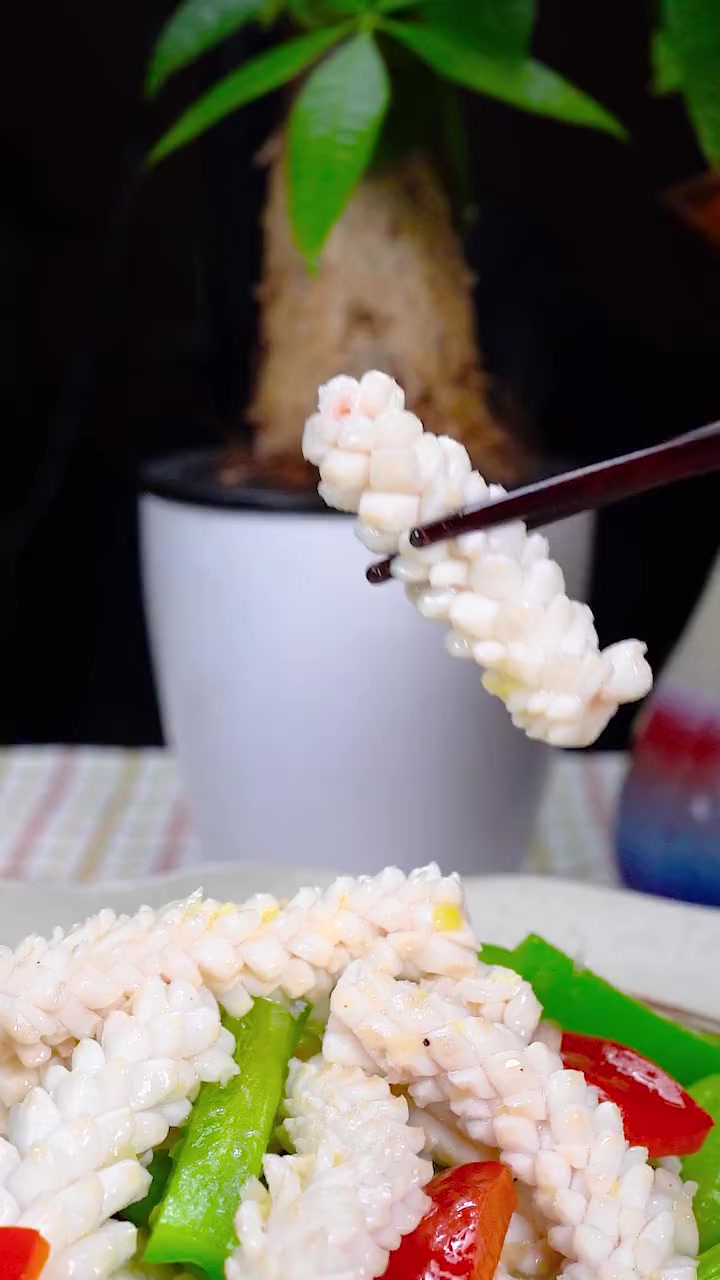 传统鲁菜油爆鱿鱼卷您吃过么?三十秒今天教会您!