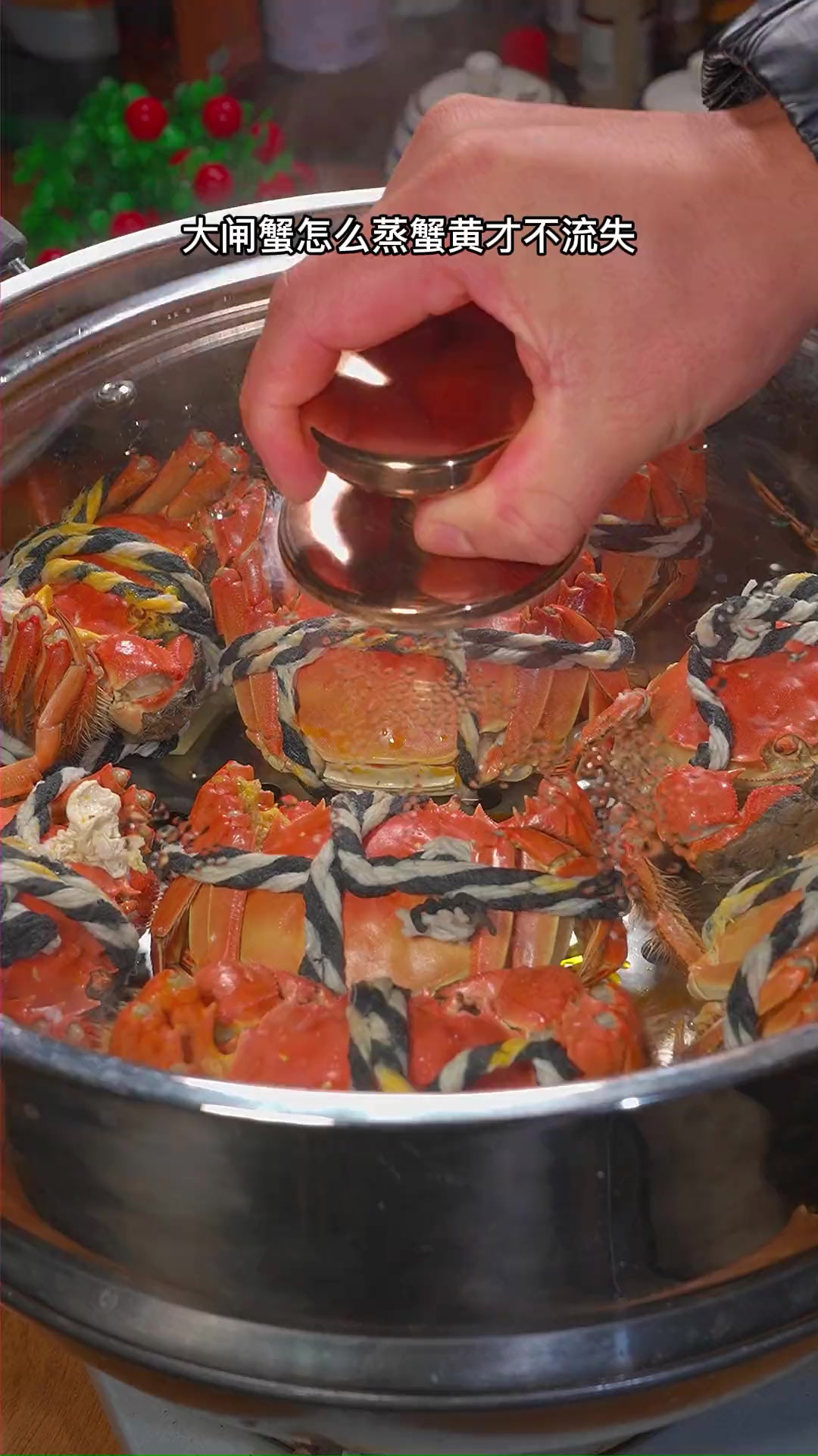 清蒸大闸蟹的正确做法，不掉腿不流黄，味道鲜美还不腥