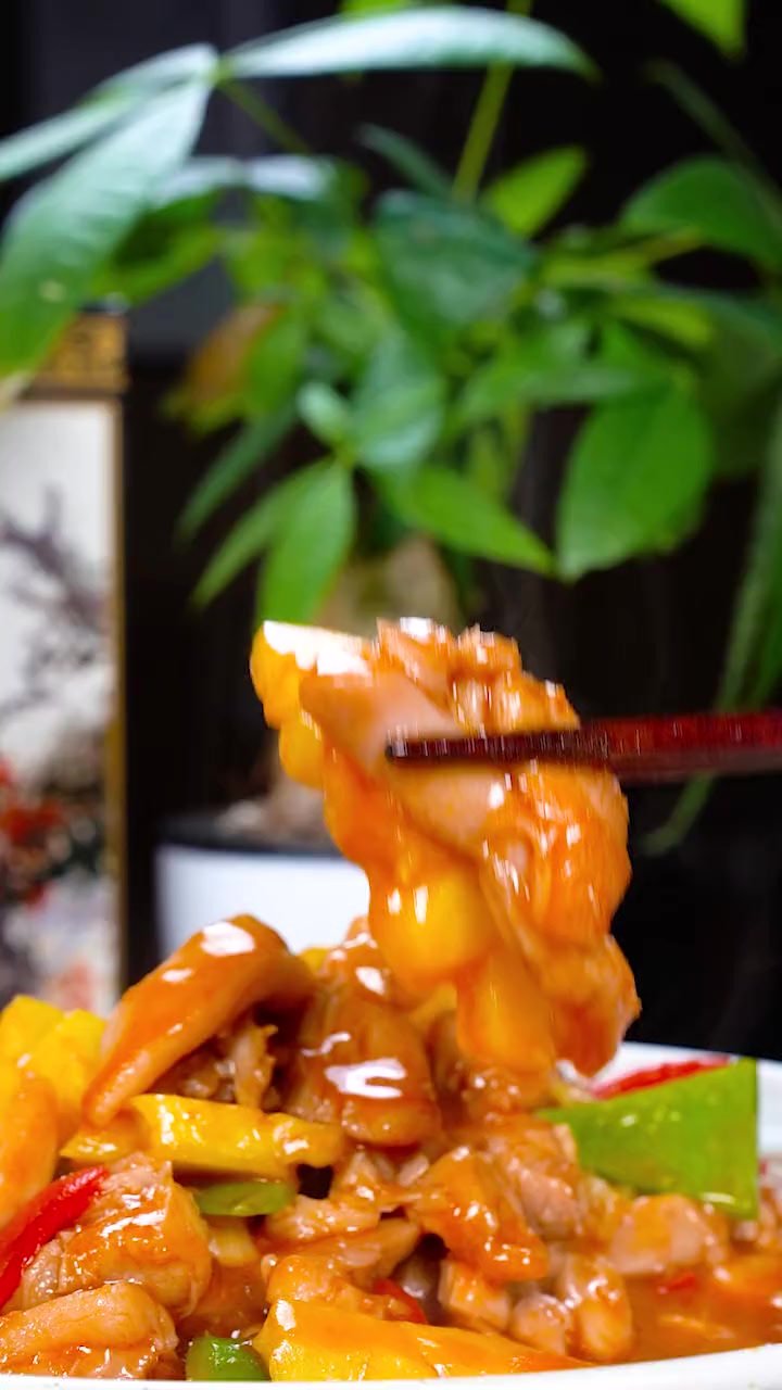 酸甜可口的家常菜菠萝炒鸡,三十秒今天教会您!