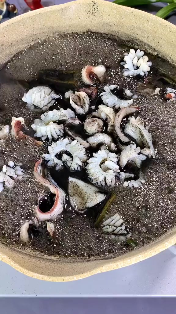 墨鱼这样烧才对的起它的名字，原汁墨鱼你吃过吗