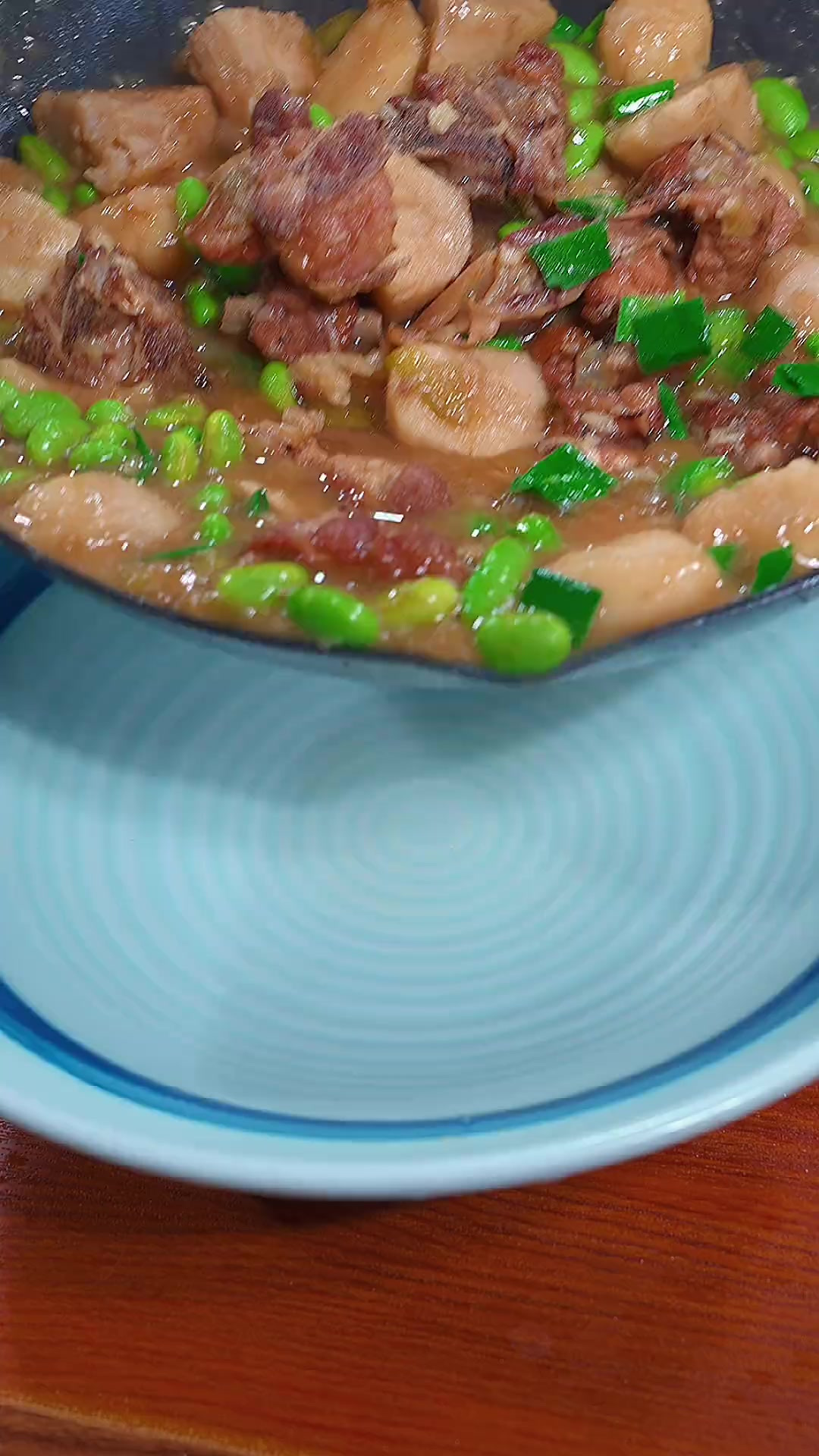 芋艿烧排骨太香太好吃了就这个菜你能吃几碗大米饭呢？