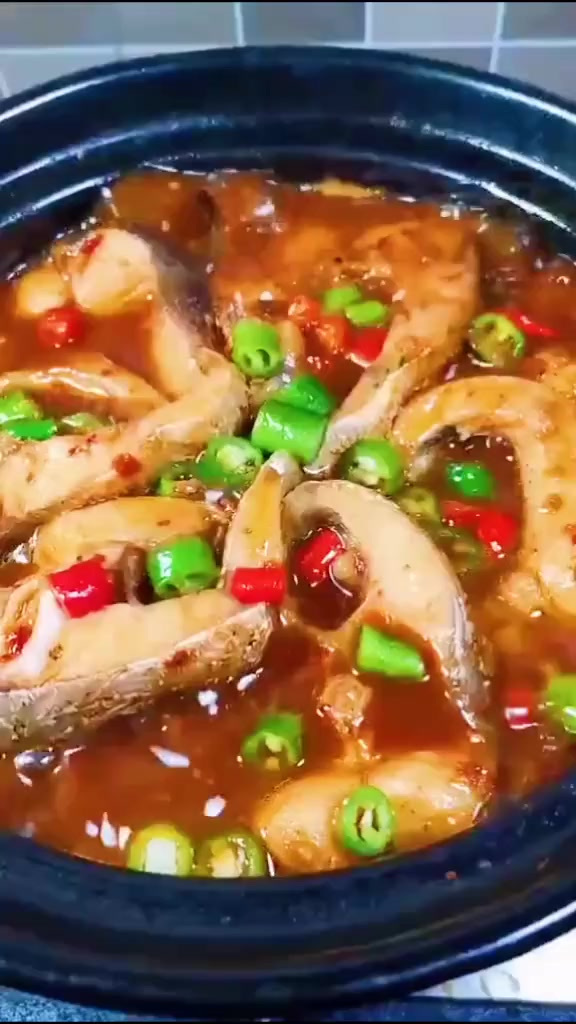 啤酒砂锅鱼这样做,香嫩可口,一锅没吃够