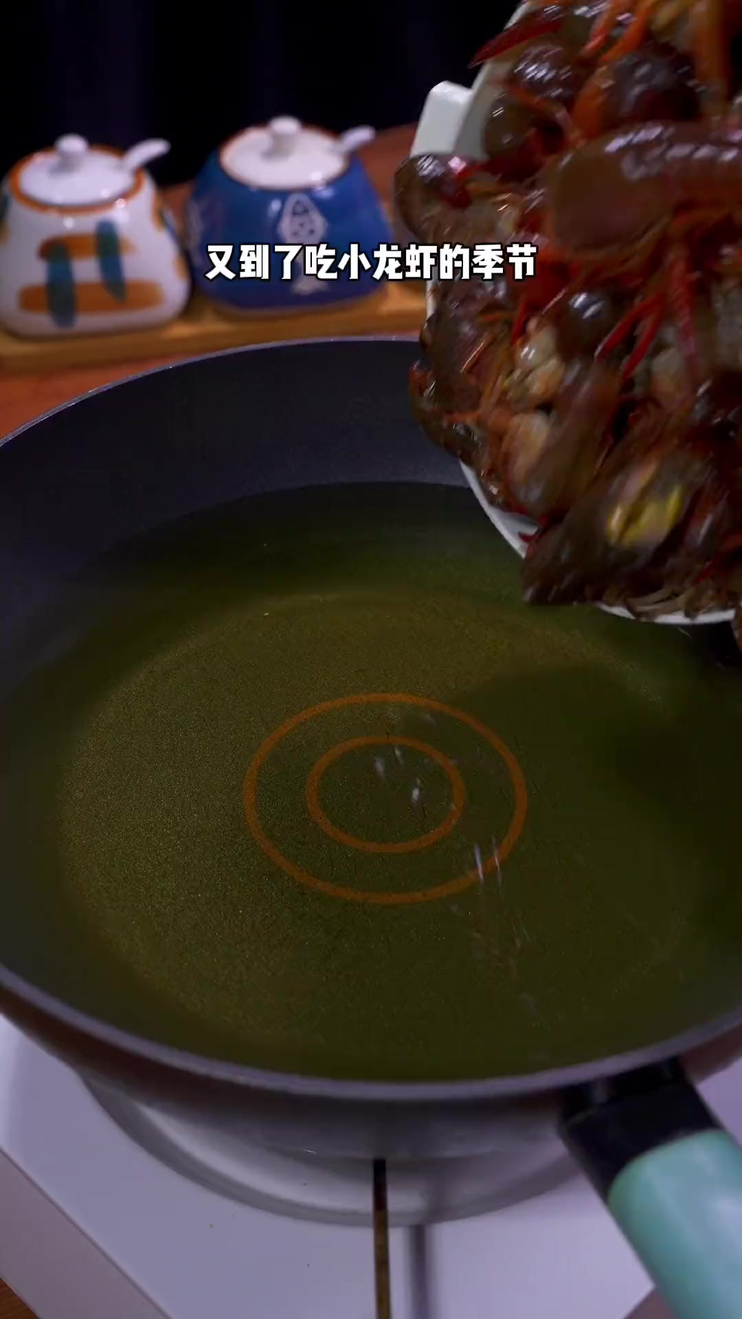 厨房小白都会做的麻辣小龙虾，麻辣鲜香，好吃到停不下来