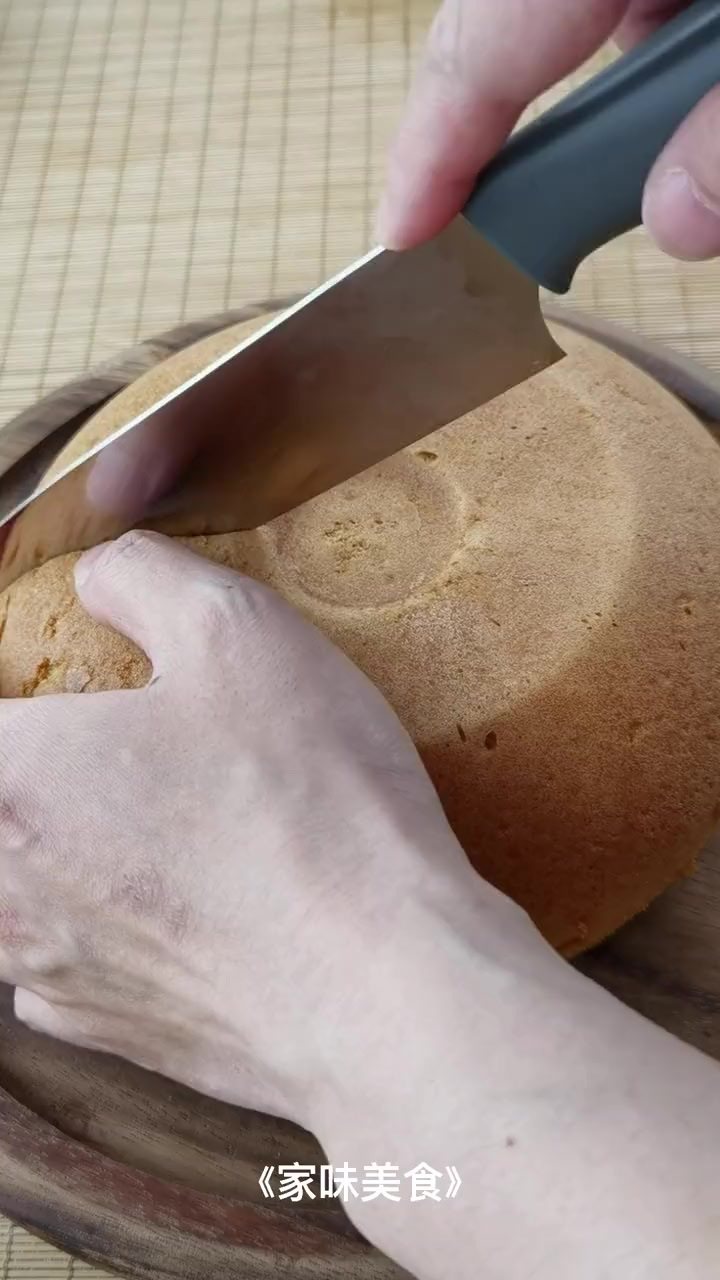 一个电饭煲，一袋面粉，在家也能做出蓬松暄软的蛋糕