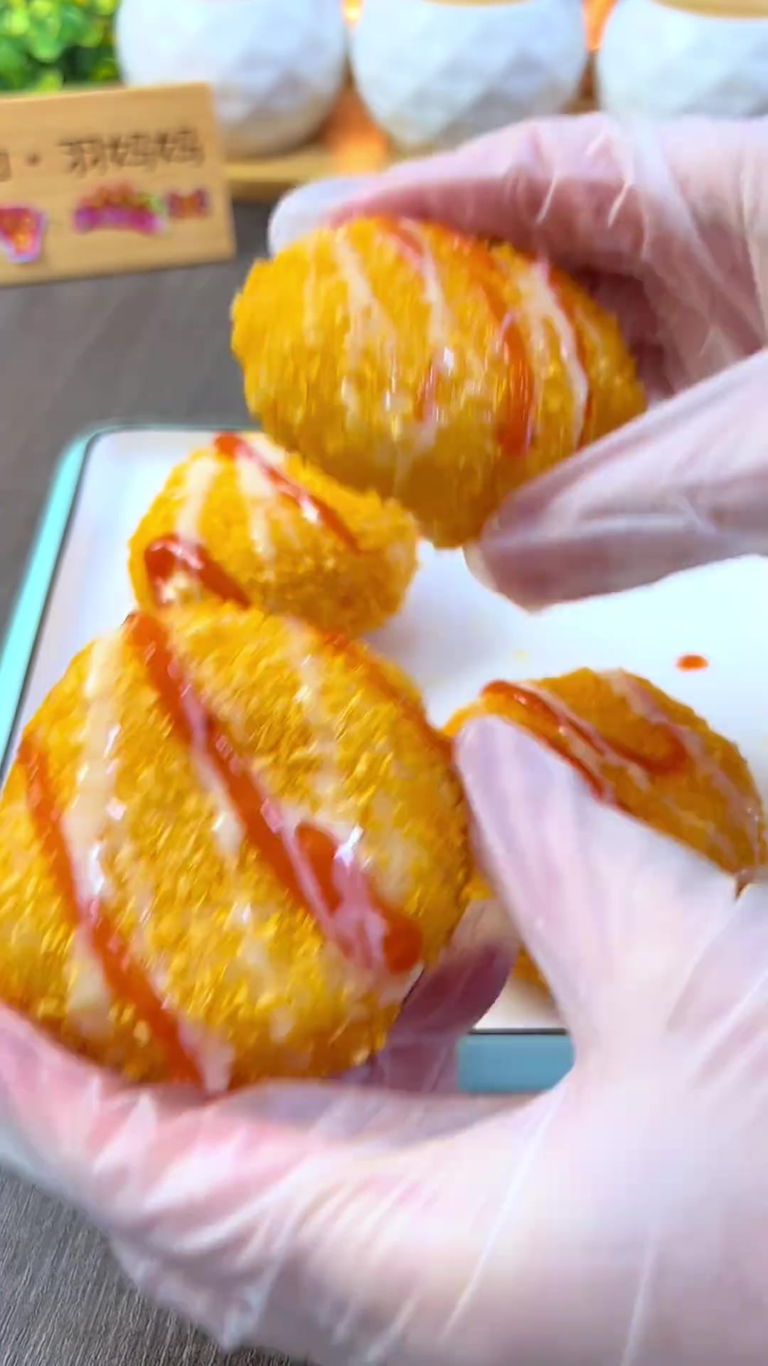 一碗糯米就能做软糯又拉丝的炸糍粑，表皮酥脆里糯叽叽的太好吃了