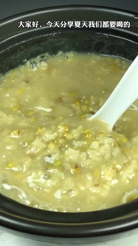 传统办法熬制的绿豆粥才好喝，大家可以试一试