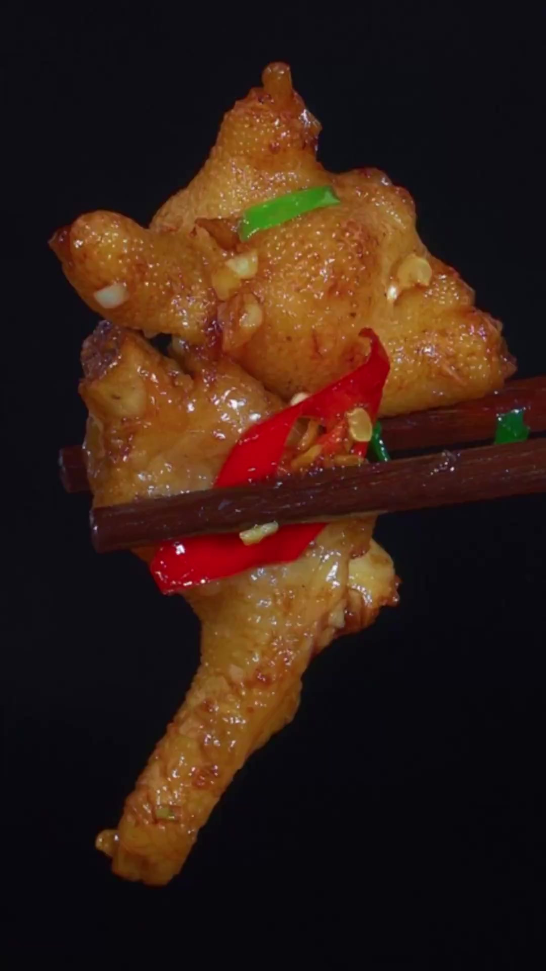 鸡爪像我这样做，香辣入味，特别好吃