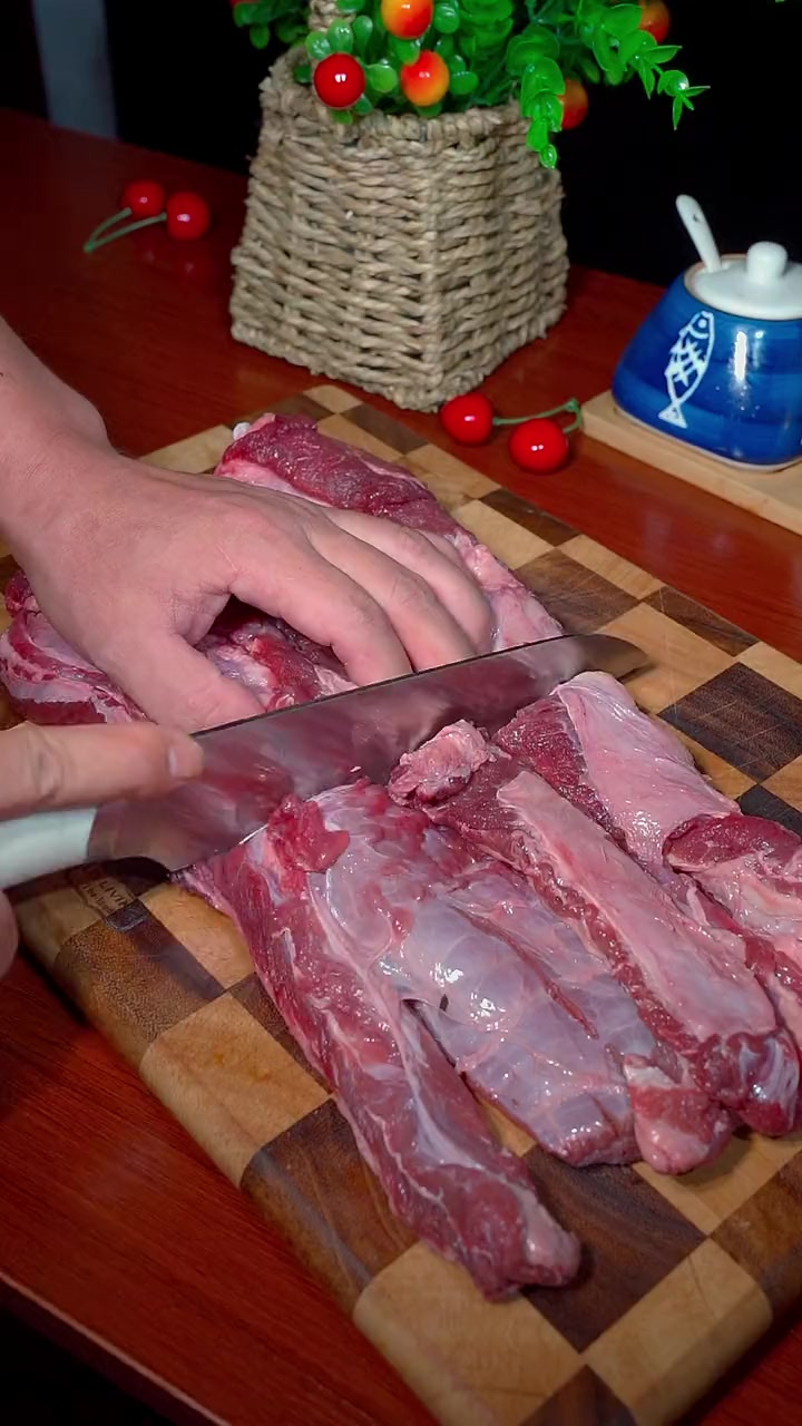 你做的黄焖牛肉为什么不好吃而且还塞牙？因为你们的方法搞错了