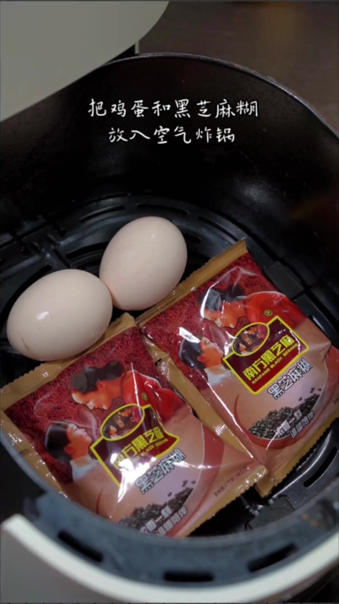 香甜浓郁的黑芝麻蛋糕也太好吃了吧，做法真的好简单