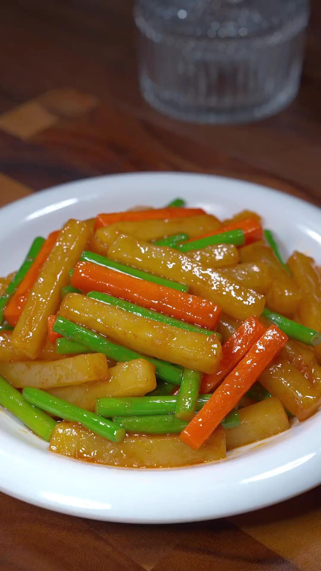 年夜饭土豆炒蒜苔