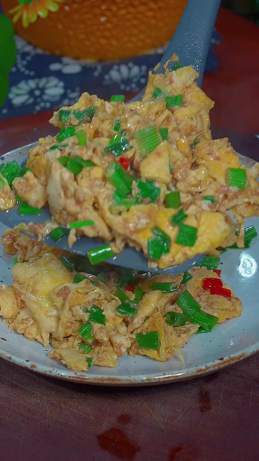 家里有鸡蛋的和我这样做一个虾酱炒鸡蛋吧，真的太好吃了