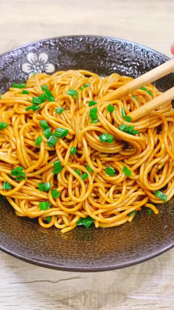 汪涵葱油拌面，简单又方便！2分钟1元早餐搞定！