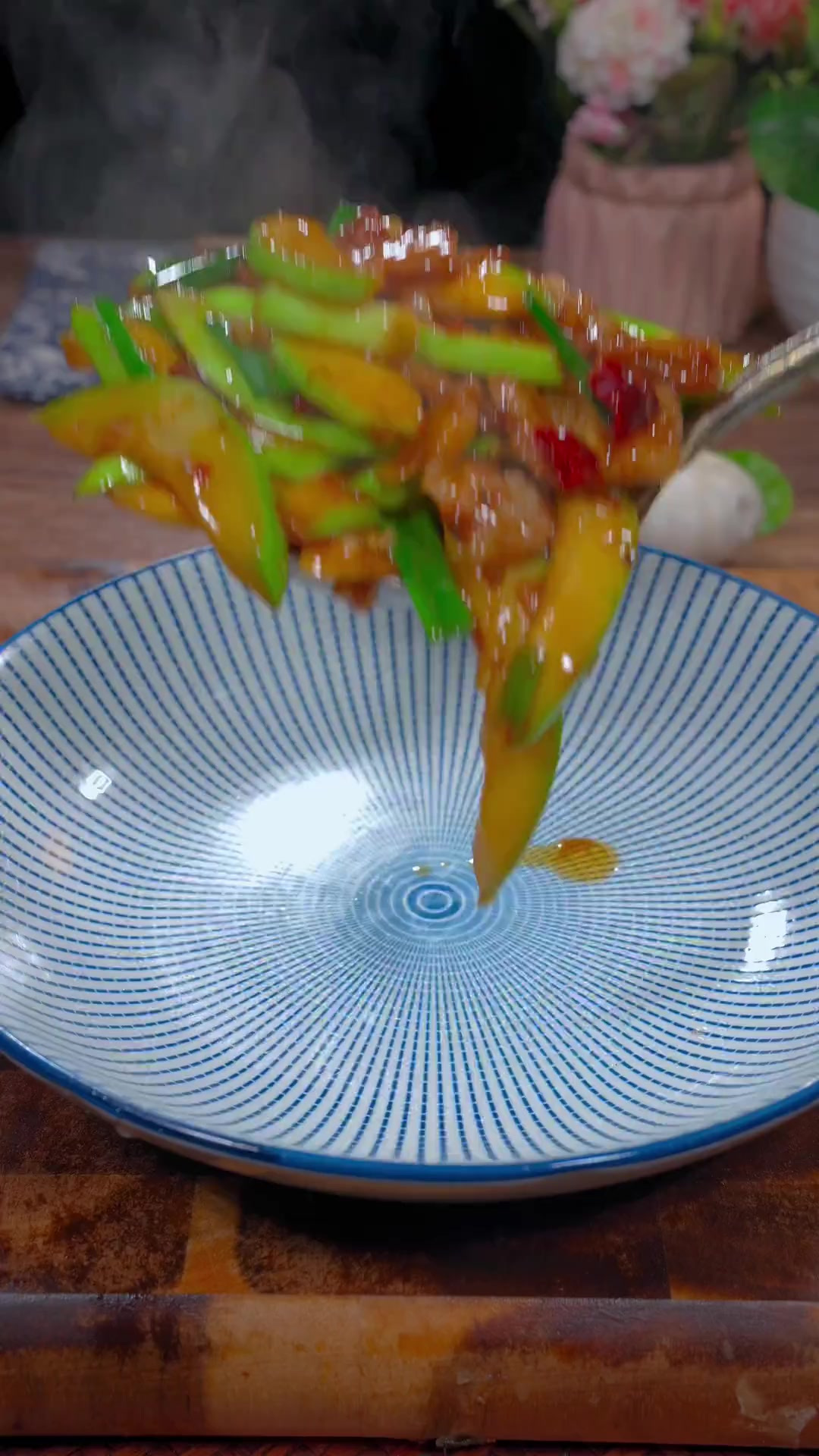 这样炒的西葫芦炒肉片，实在是太下饭了，想吃在家你也这样试试吧