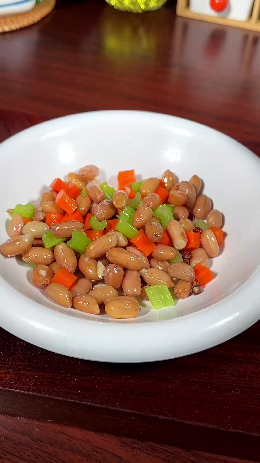 过年必备小凉菜芹菜花生米，清爽解油腻