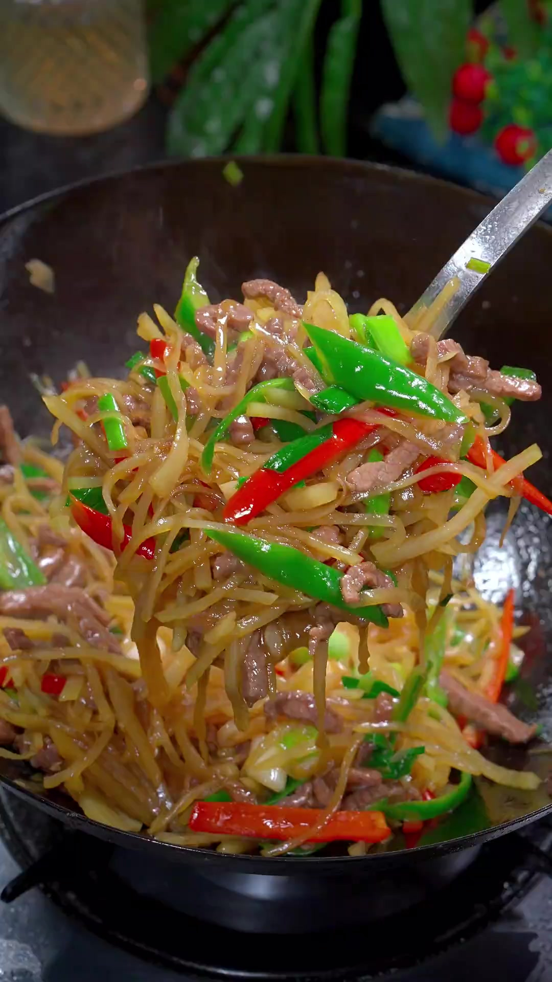 简单家常菜牛肉炒土豆丝下饭绝绝子，一口气吃后悔药碗大米饭