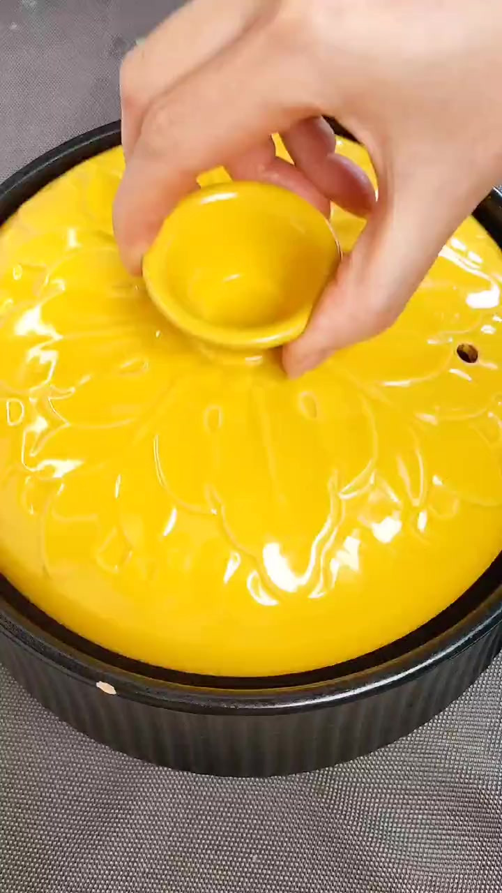 清甜消暑的椰子鸡煲，做法原来那么简单，肉嫩汤鲜又营养