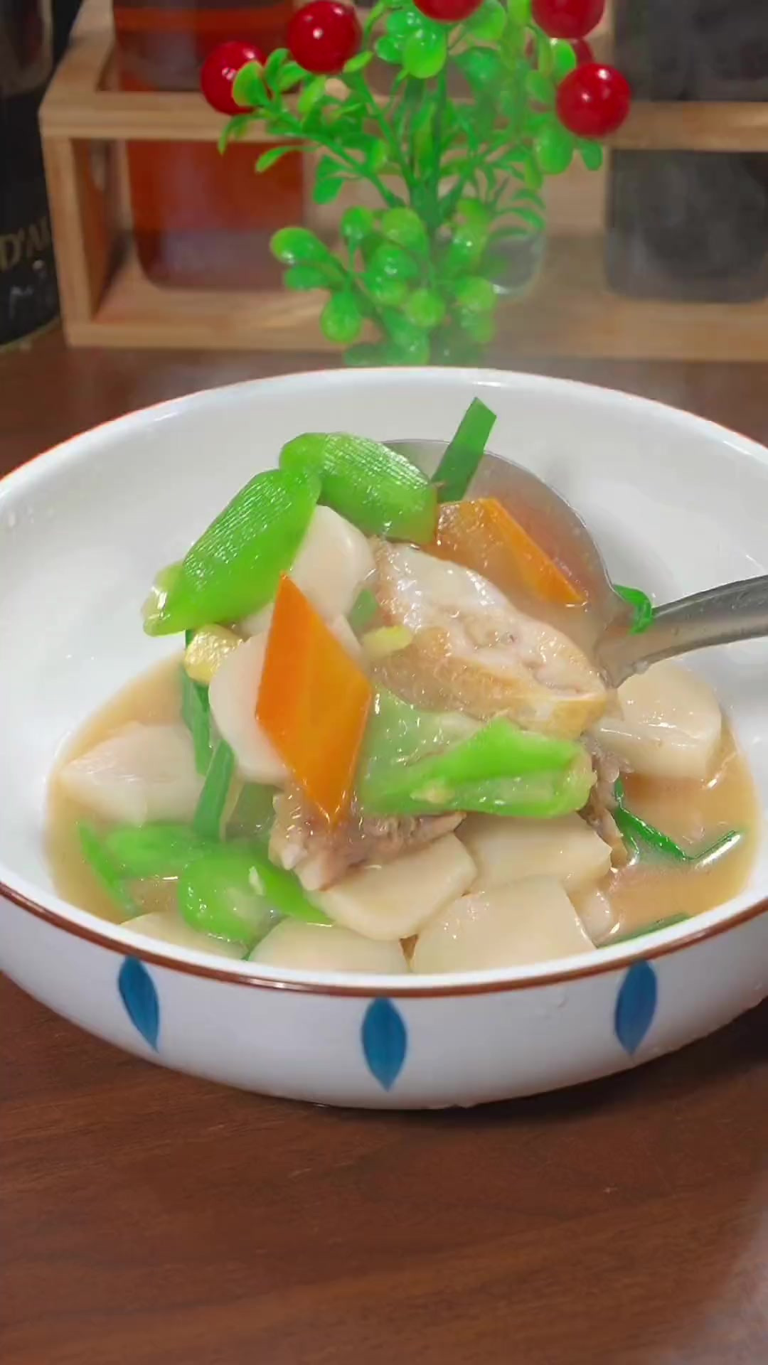 黄山鱼遇上年糕真是出其不易的鲜.节日到了不防就安排试一试