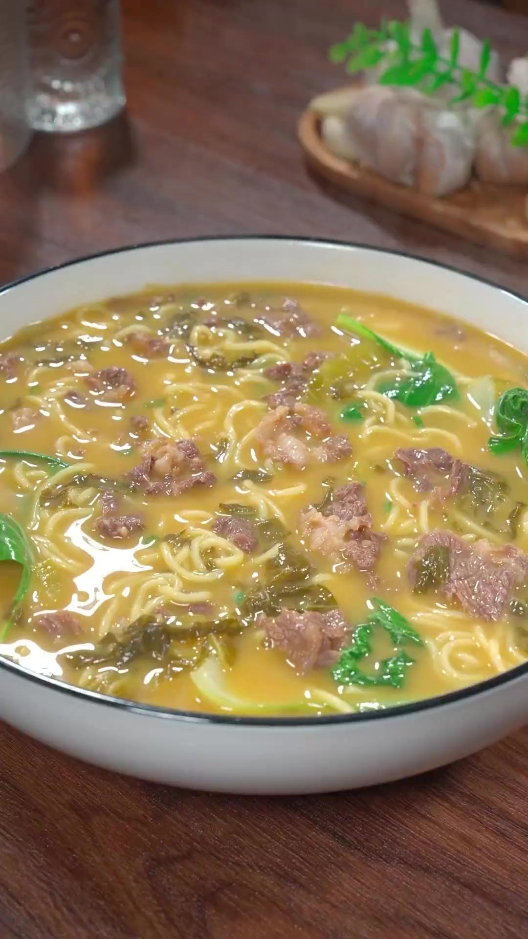 以后你要是想吃酸菜牛肉面了，你就像我这样做，简单又要吃