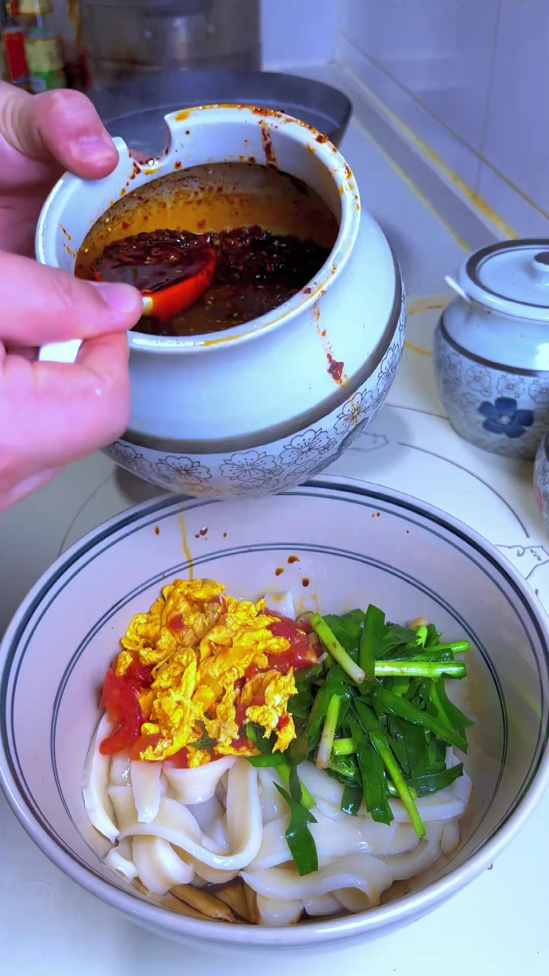 你看这碗驴蹄子面，符合你的胃口吗？驴蹄子干拌面，真正的香
