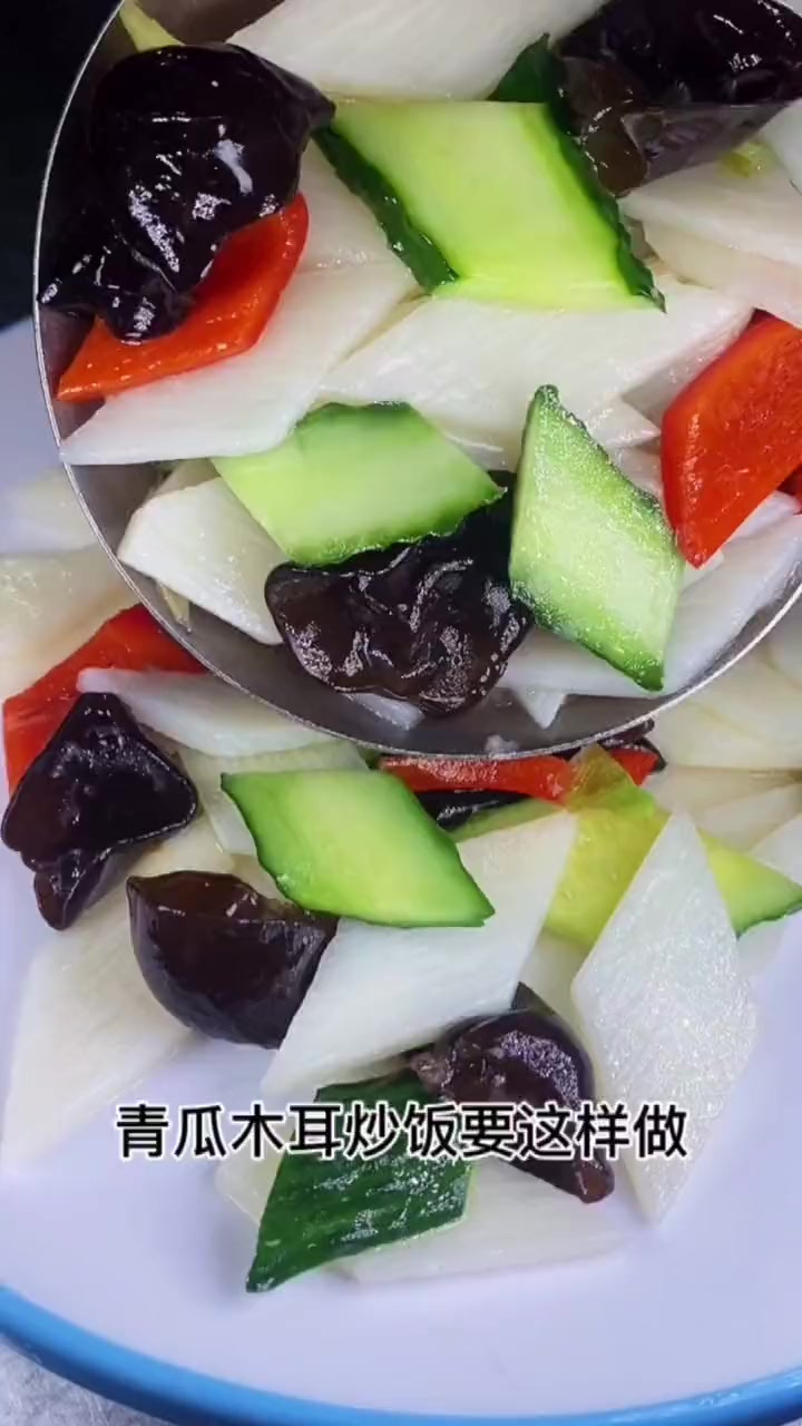 da 鱼da 肉吃腻了、赶紧试试这个山药青瓜炒木耳、清脆又爽口