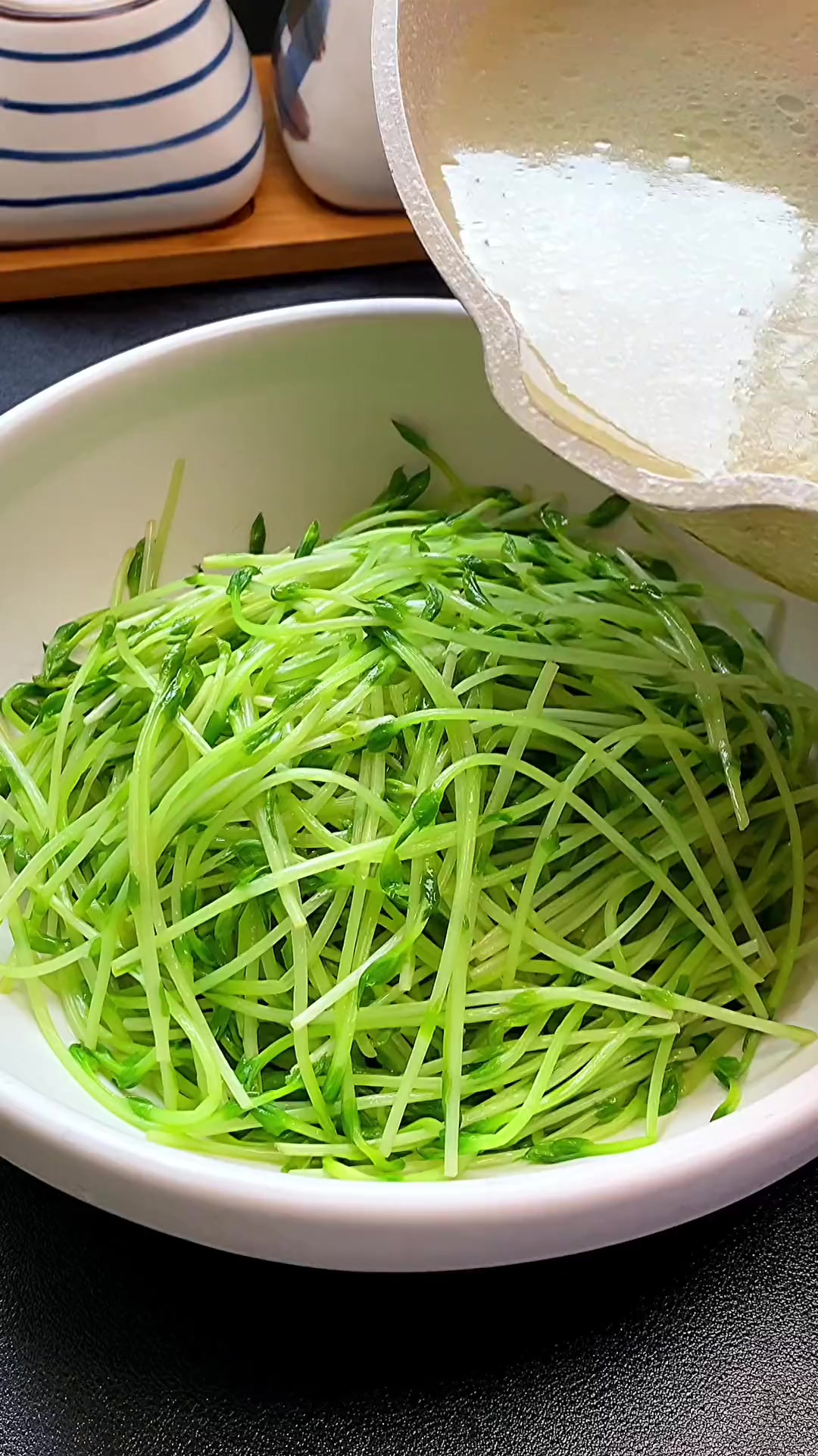 上汤豆苗这样做也太鲜嫩了