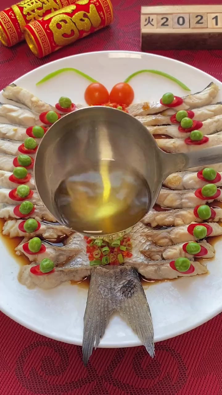 年夜饭餐桌上必不可少的清蒸鱼,操作简单,好看又好吃