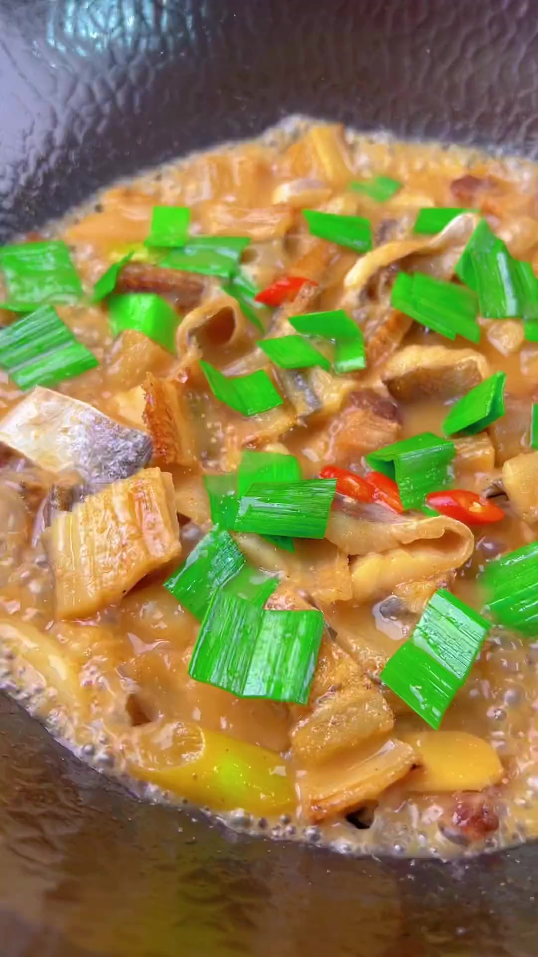 家烧鳗鱼鲞是我们餐桌上必不可少的一道下饭菜～