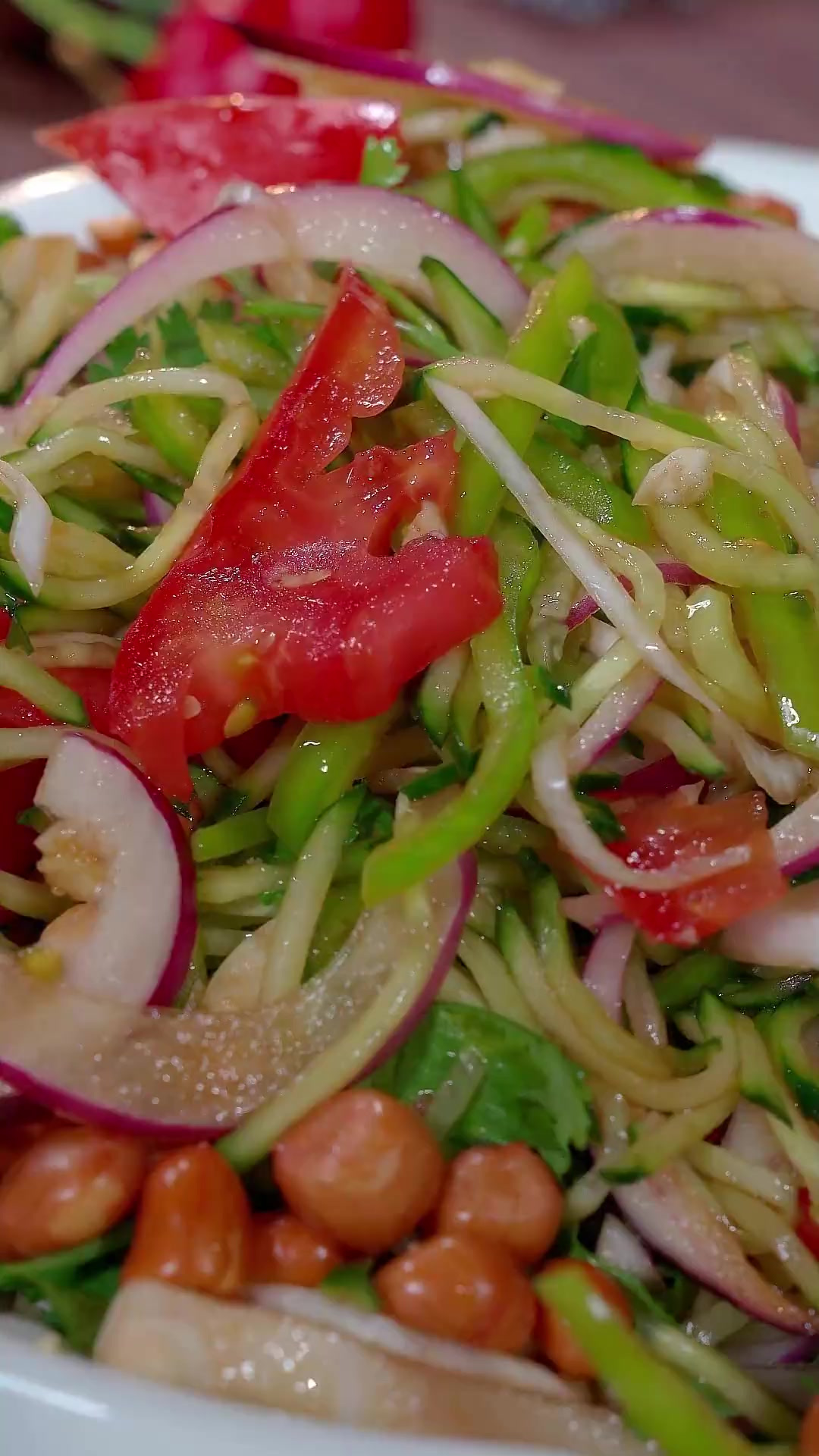 能打到东北老虎菜的！也只有这个新疆大拌菜了吧！