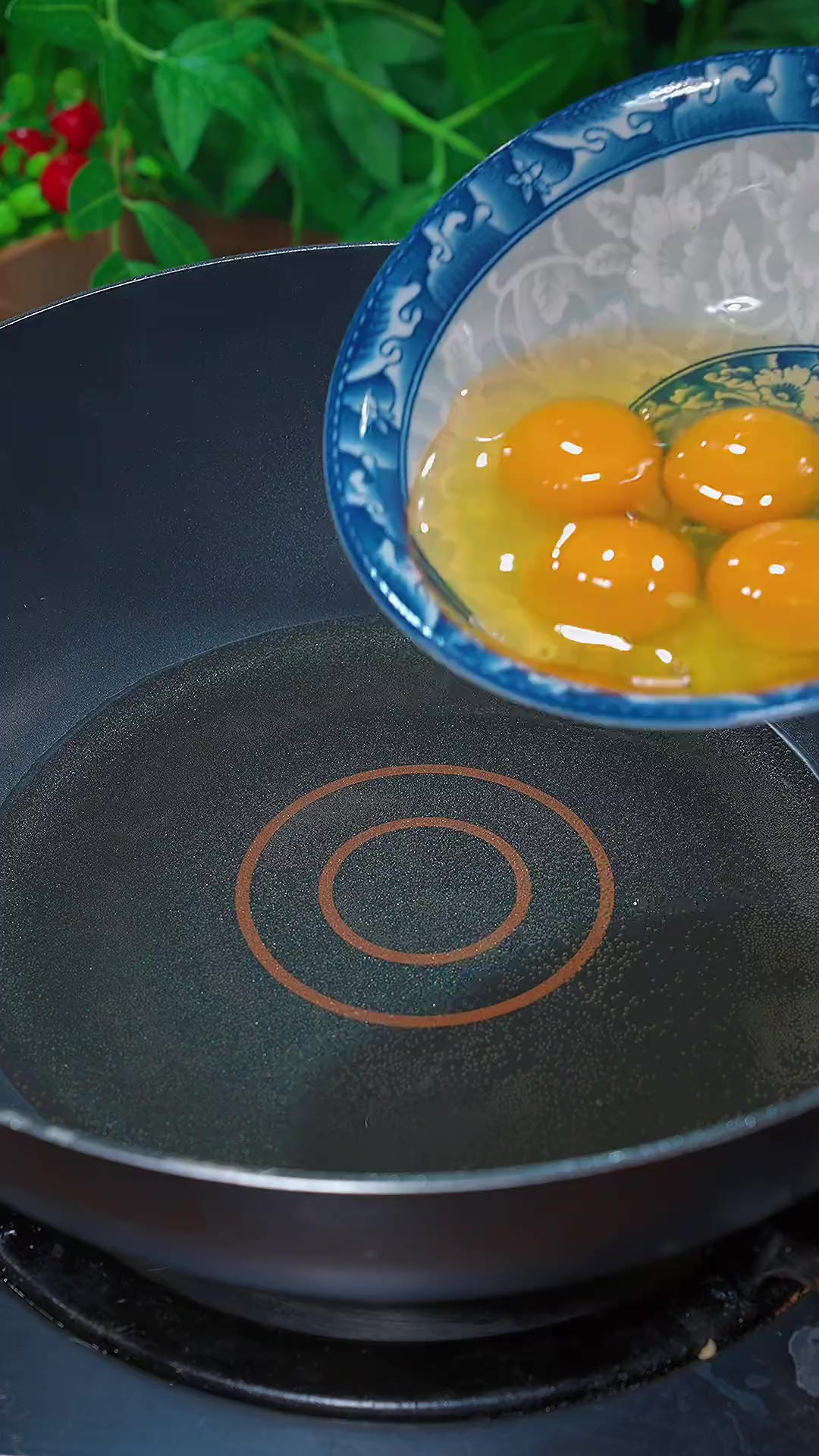 荷包蛋豆腐蘑菇白菜汤，汤鲜味美低卡又营养