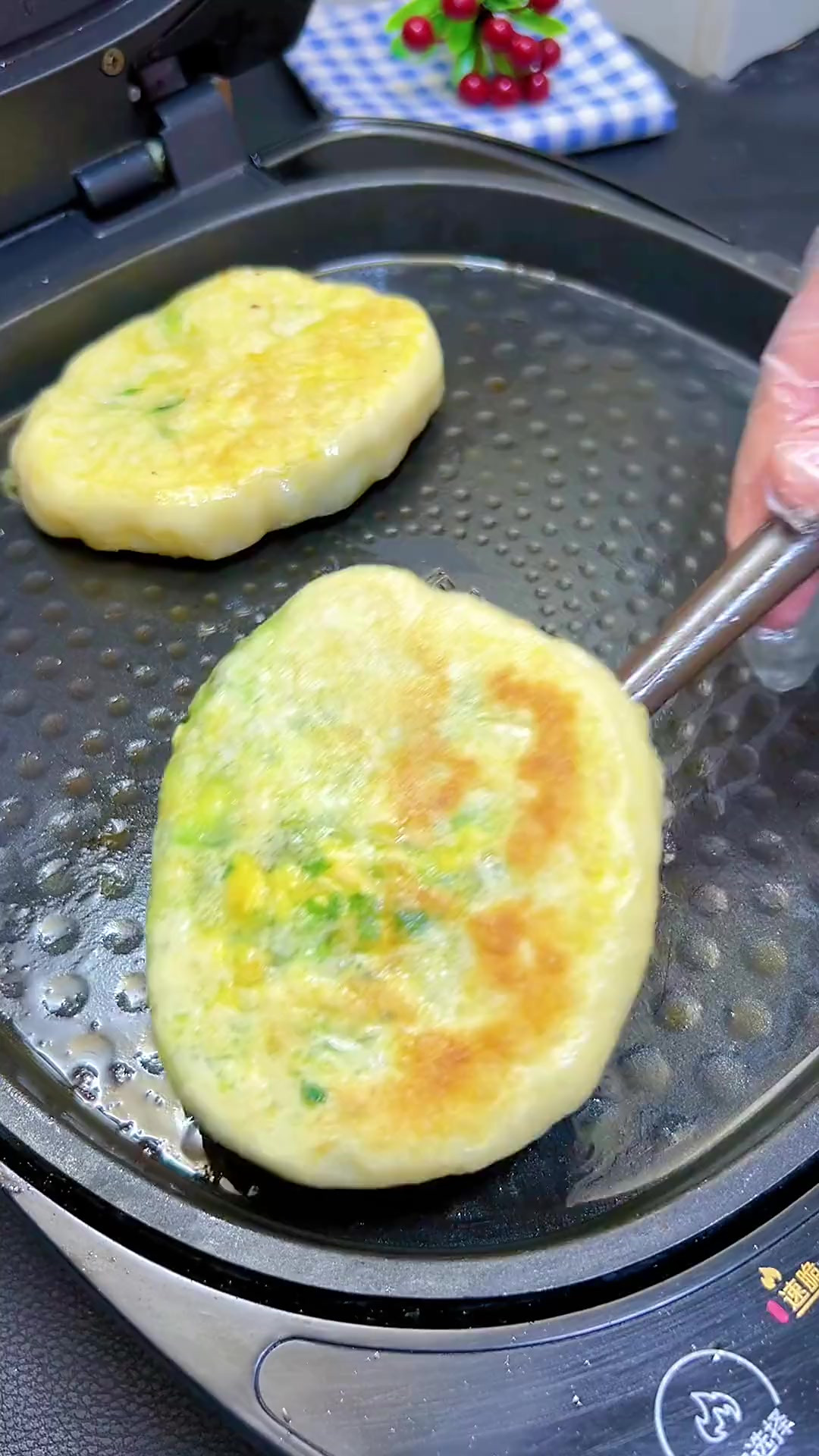 不用揉面也不用擀面，暄软好吃的韭菜煎饼