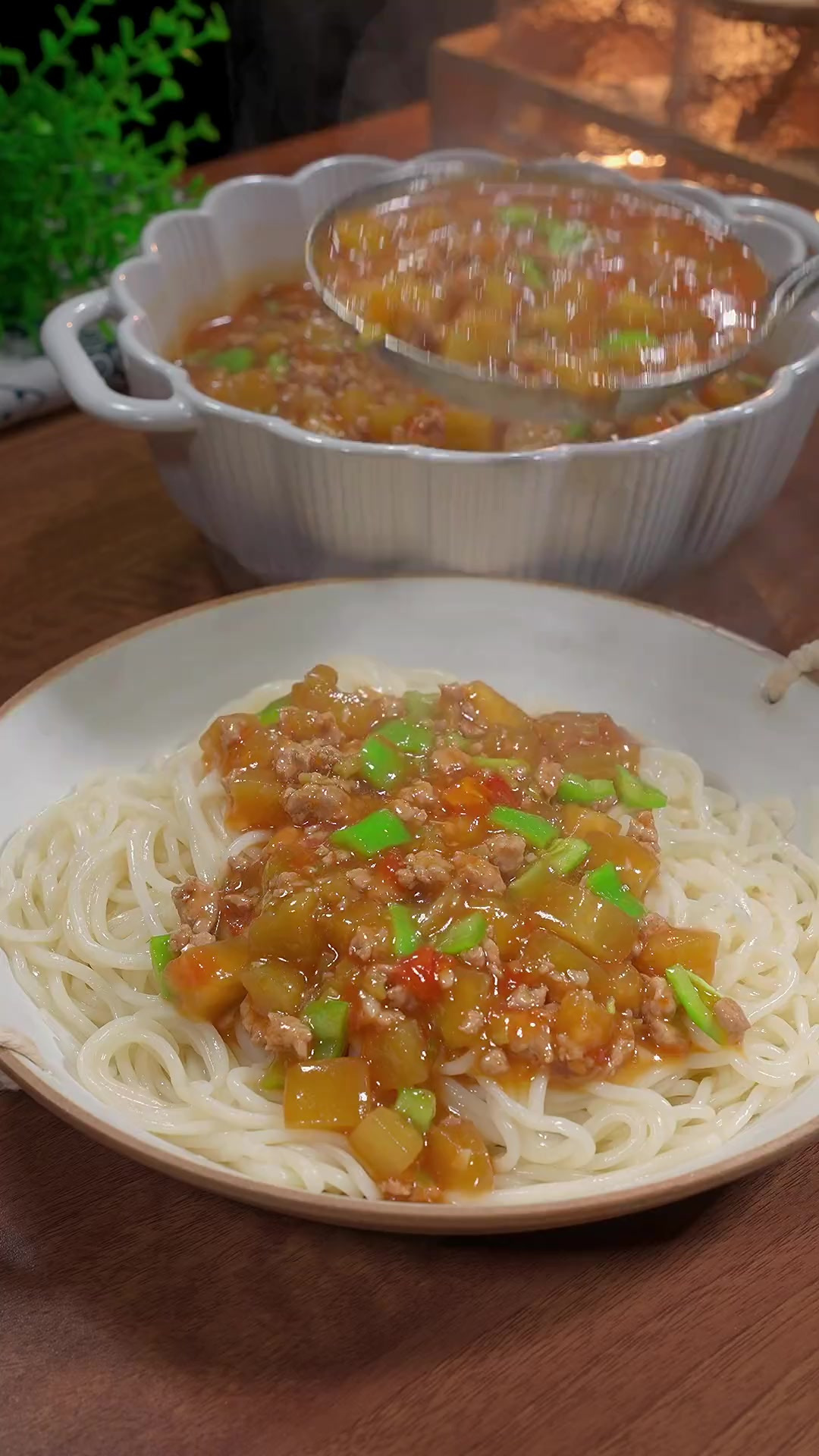 每次做这个肉沫茄丁面，老公孩子都要吃两大碗