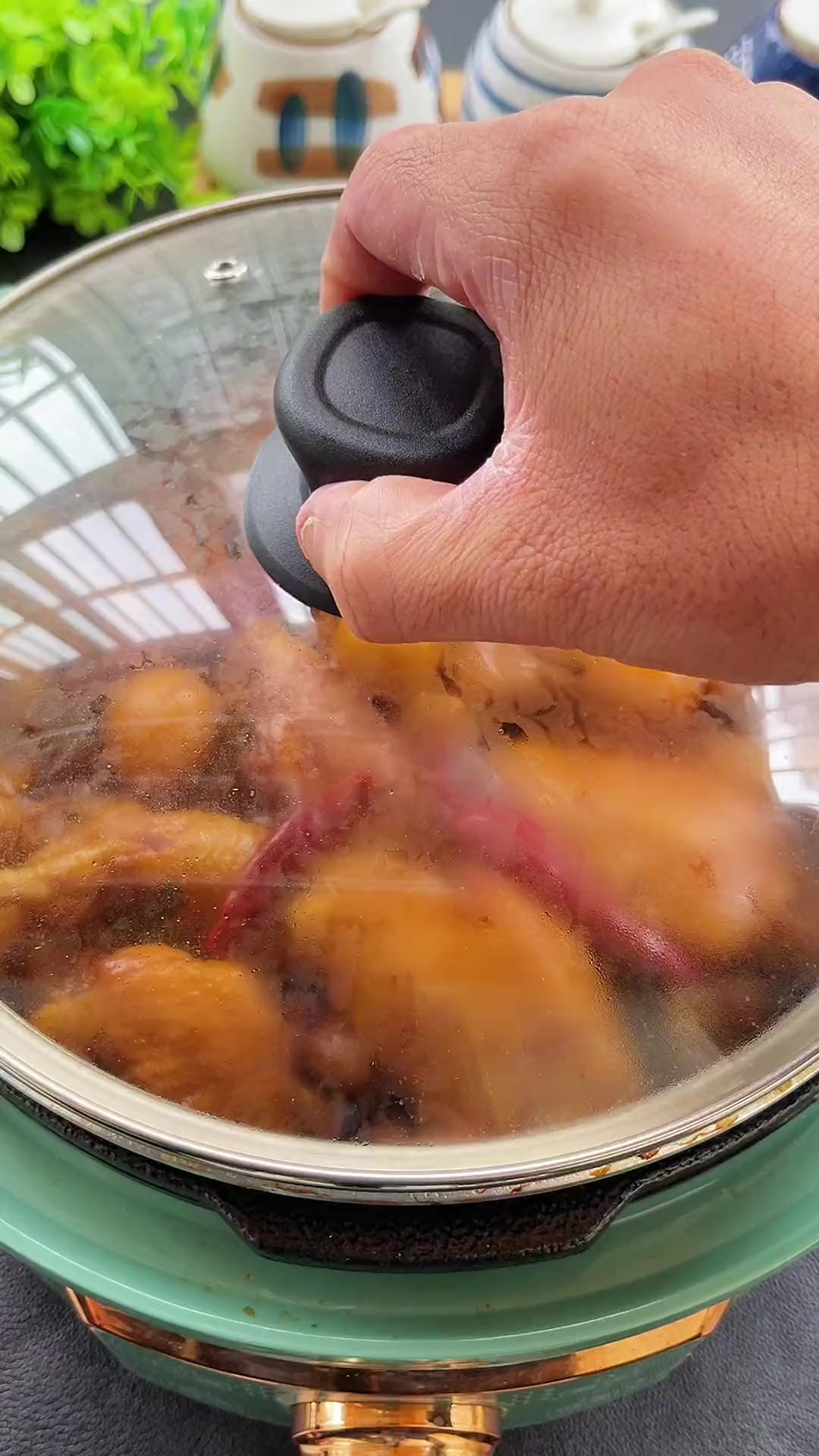 在家自己做卤鸡翅鸡爪,简单方便,软烂入味,味道不比外面差