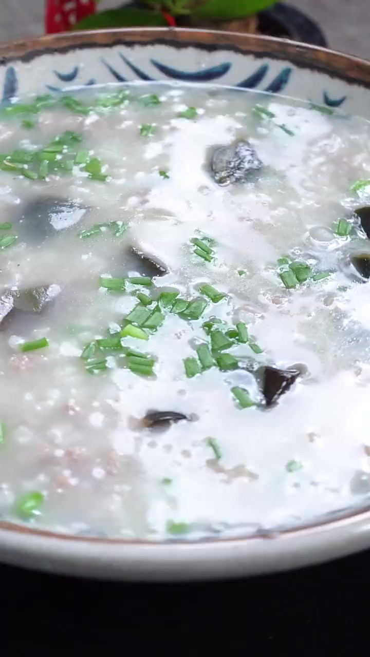 深夜的酒与清晨的皮蛋瘦肉粥你选择哪个