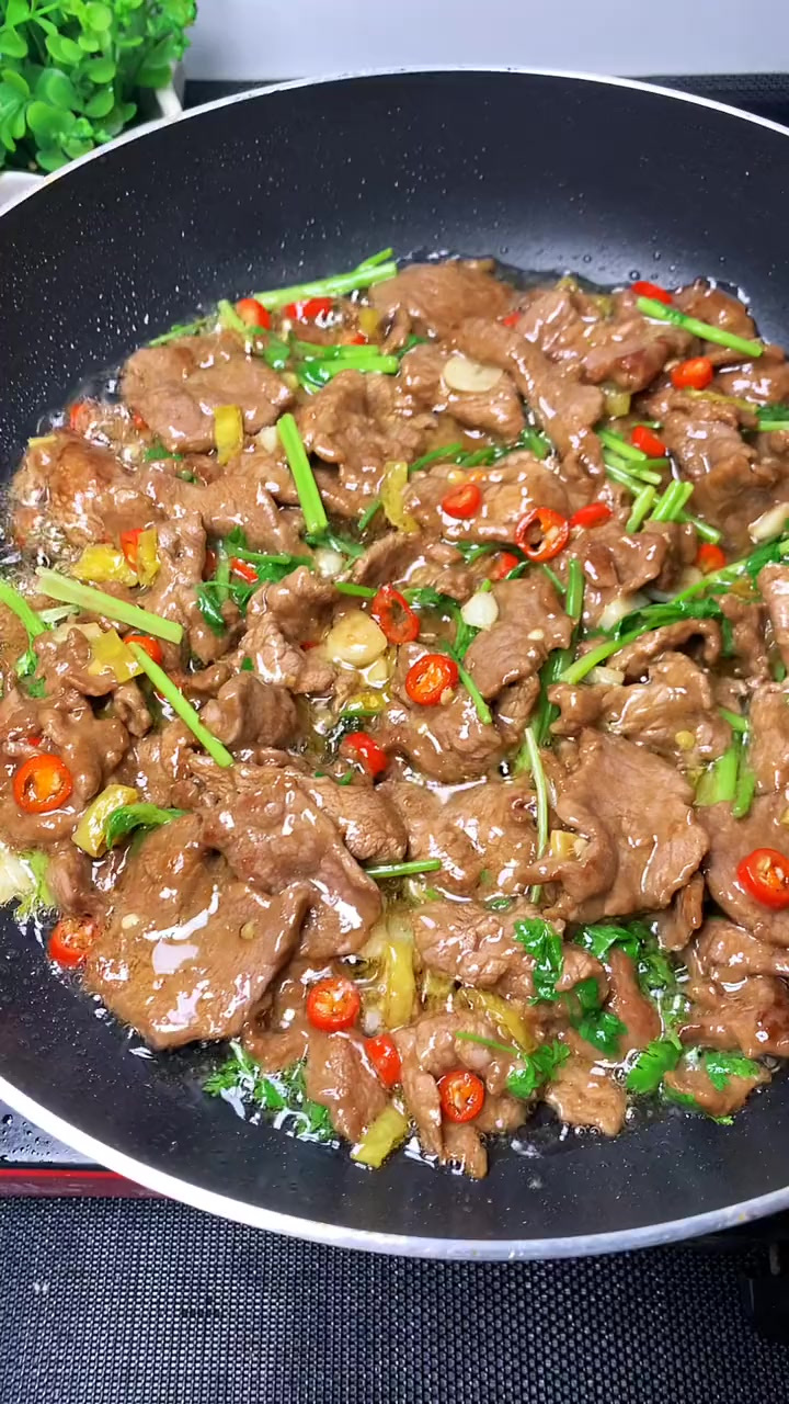 鲜香嫩滑的小炒牛肉的做法,真的太下饭了